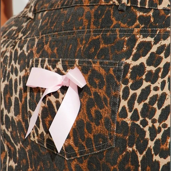 Put A Bow It Leopard Mini Skirt - Picture 3 of 4